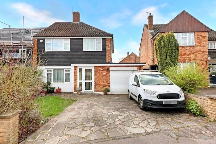 3 Bedroom Detached House For Sale In Linden Crescent, Woodford Green, IG8