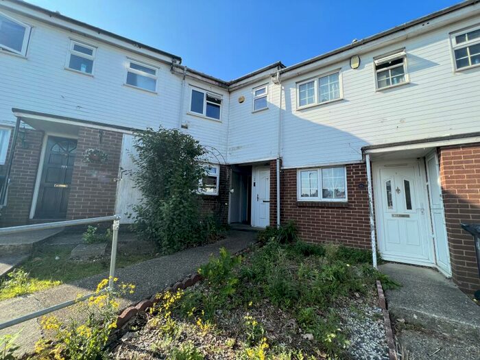 2 Bedroom Flat To Rent In Sycamore Field, Harlow, CM19