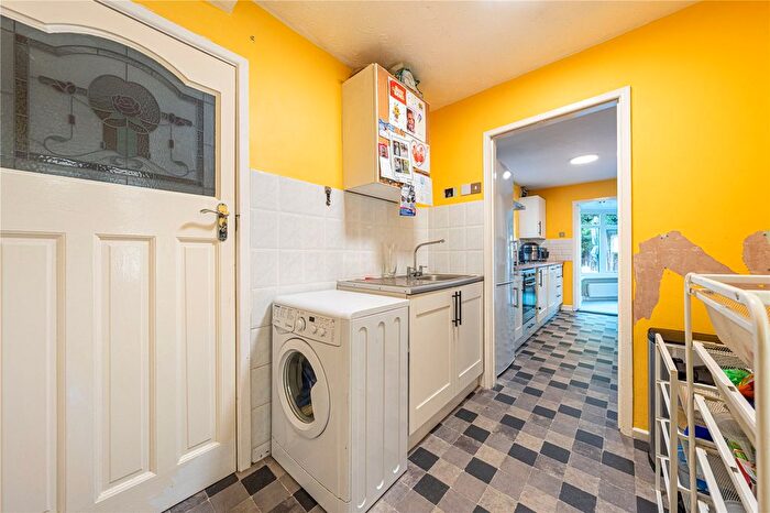 3 Bedroom Semi-Detached House For Sale In Wigford Road, Dosthill, Tamworth, Staffordshire, B77