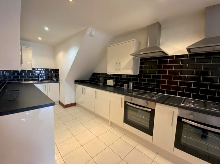 7 Bedroom Flat To Rent In Wyeverne Road, Cathays CF24