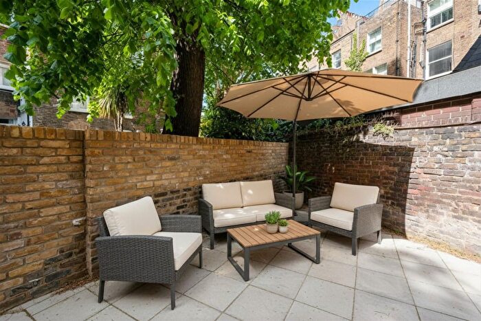 2 Bedroom Flat For Sale In Kempsford Gardens, Earls Court, London, SW5
