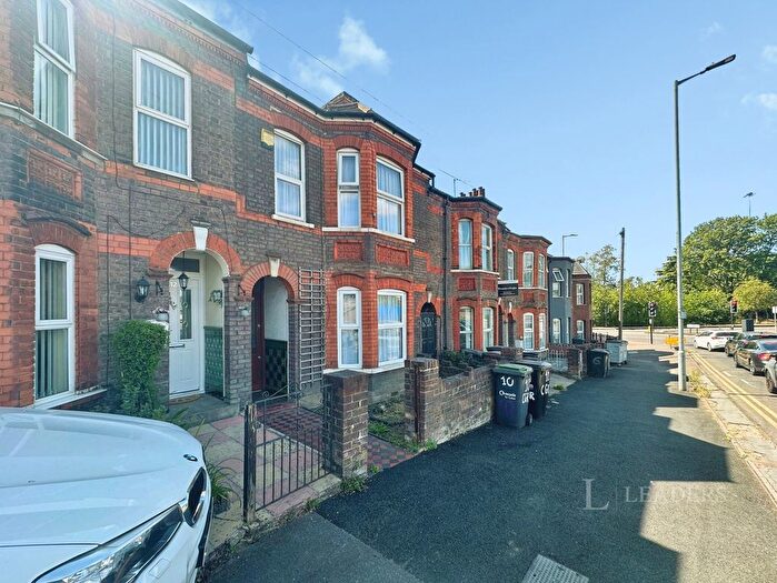 4 Bedroom Terraced House To Rent In Crawley Green Road, Luton, Bedfordshire, LU1
