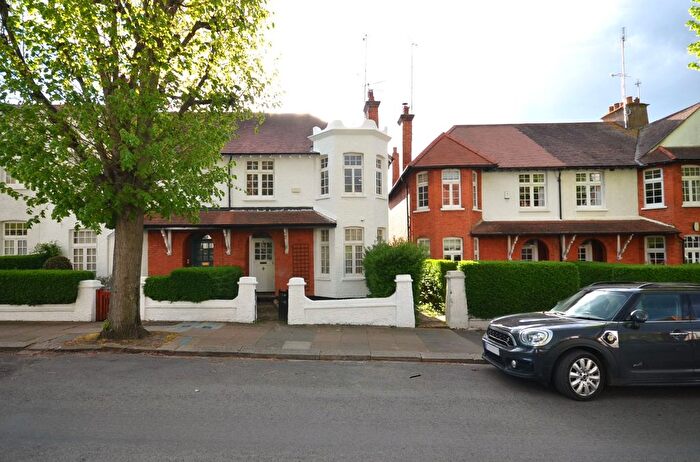 4 Bedroom Semi-Detached House To Rent In Winscombe Crescent, Ealing, W5