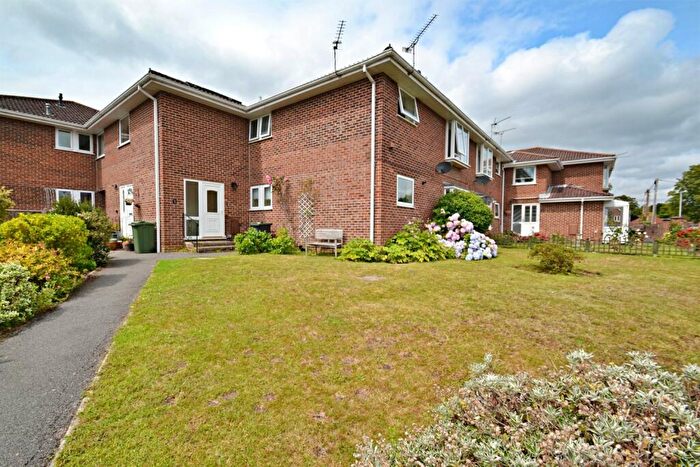 2 Bedroom Flat To Rent In Broadstone, BH18