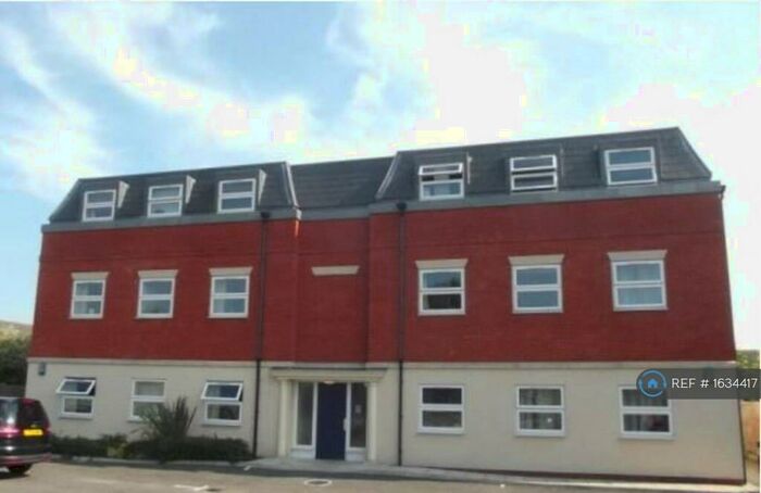 2 Bedroom Flat To Rent In Saffron Drive, Wickford, SS11