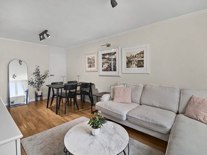2 Bedroom Flat For Sale In Coopers Lane, London, NW1