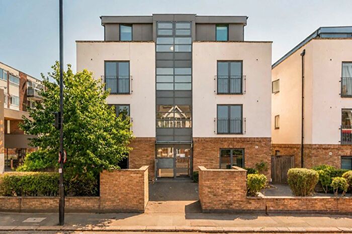 2 Bedroom Flat For Sale In Gunnersbury Lane, Acton, W3