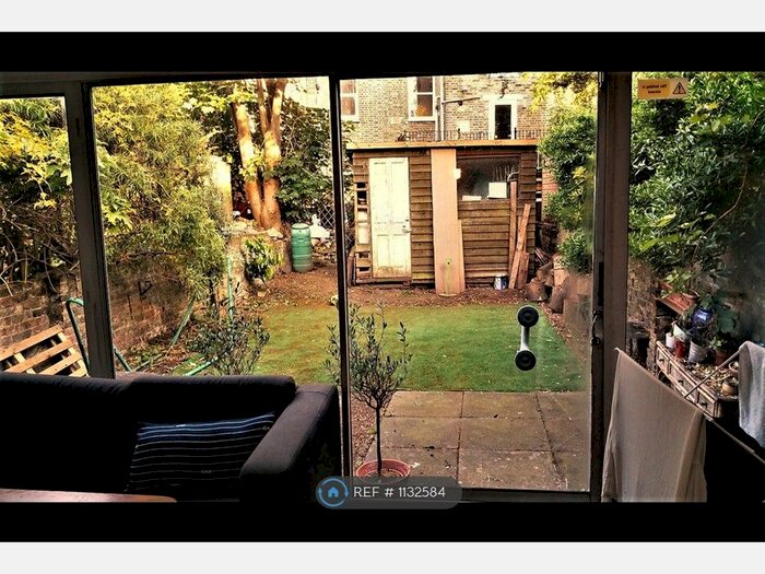 4 Bedroom Flat To Rent In Upper Clapton, London, E5