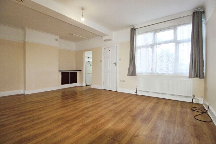 2 Bedroom Flat To Rent In Drayton Waye, Kenton, Harrow, HA3