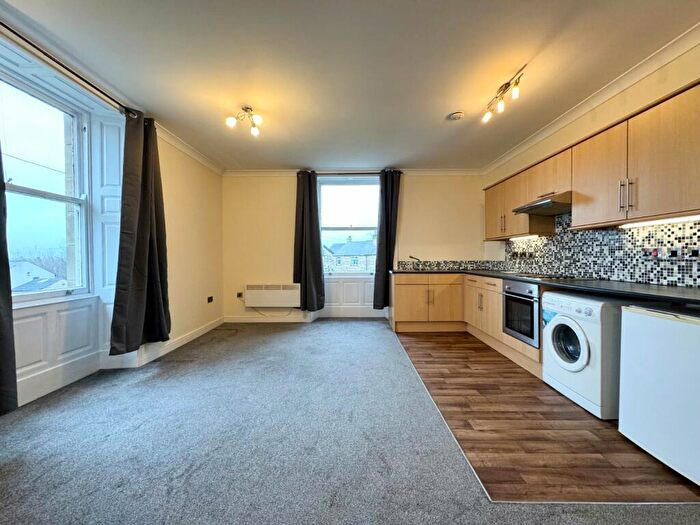 1 Bedroom Flat To Rent In Moorside Avenue, Huddersfield, West Yorkshire, HD4