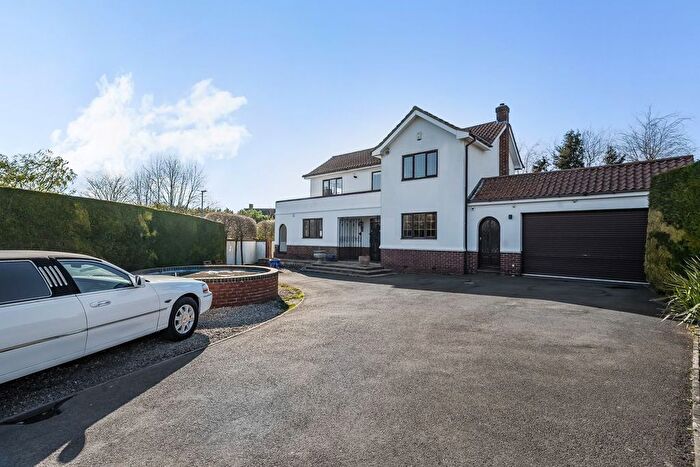 5 Bedroom Detached House For Sale In Roman Crescent, Old Town, Swindon, SN1