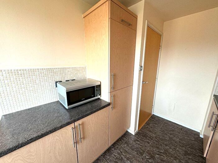 1 Bedroom Flat To Rent In Queen Elizabeth Gardens, New Gorbals, Glasgow, G5