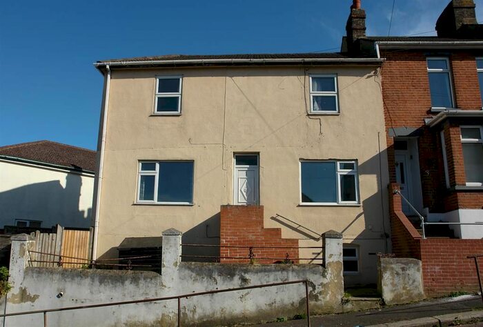 4 Bedroom End Of Terrace House To Rent In Dagmar Road, Chatham, ME4