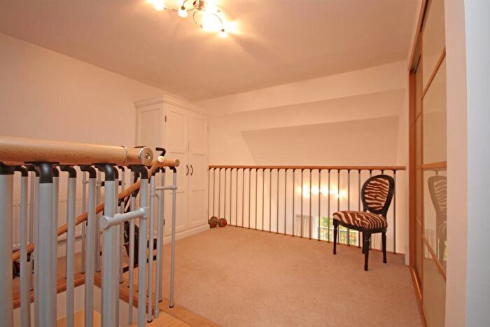2 Bedroom Apartment To Rent In Waterhouse Lane, KT20