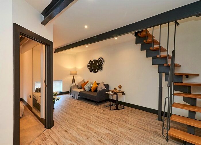 2 Bedroom Flat To Rent In London Court, East Street, Reading, Berkshire, RG1