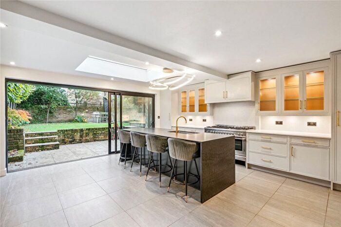 4 Bedroom Semi-Detached House To Rent In Spencer Walk, London, SW15