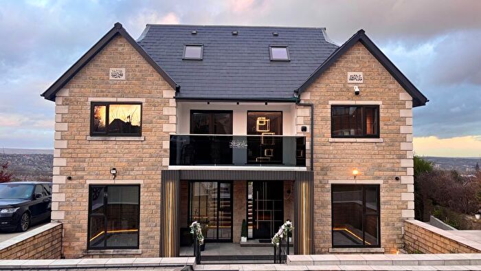 8 Bedroom Detached House For Sale In Snape Drive, Bradford, BD7