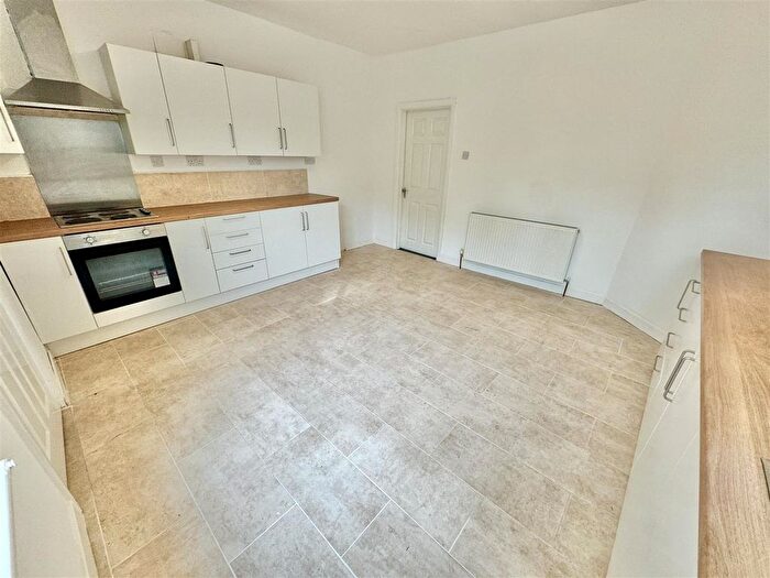3 Bedroom Terraced House For Sale In Chiltern Road, Dunstable, LU6
