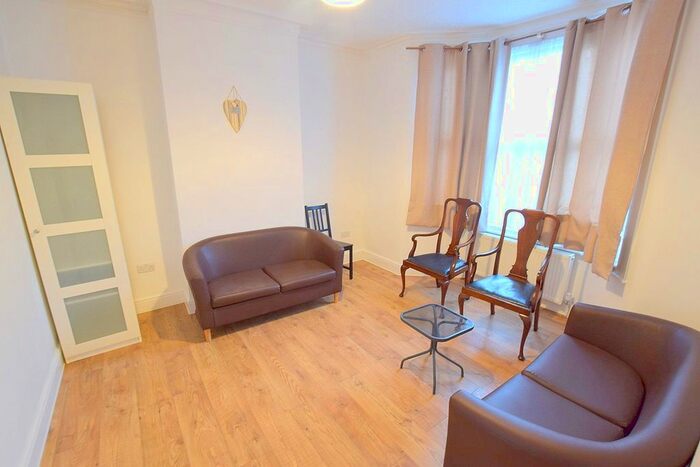 6 Bedroom End Of Terrace House To Rent In Walton Road, Upton Park, E13