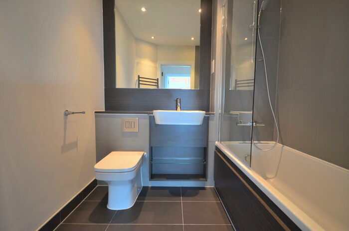 2 Bedroom Apartment To Rent In Peninsula Quay, Pegasus Way, Gillingham, ME7