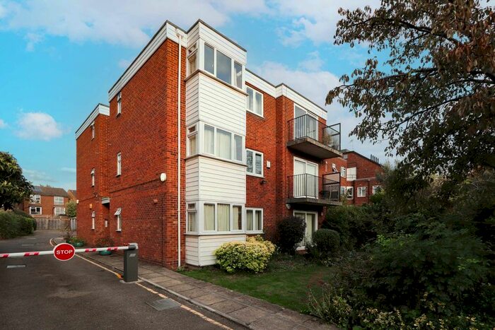 2 Bedroom Flat To Rent In Elm Grove, London, SW19