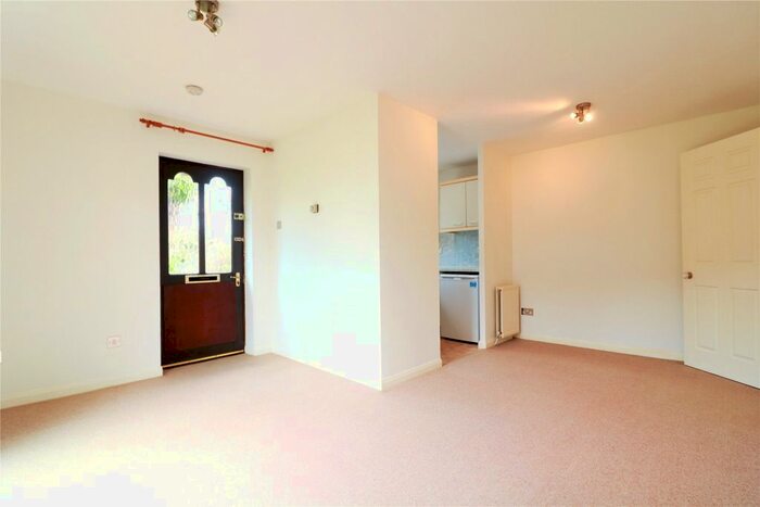1 Bedroom Flat To Rent In Ashley Court, Lassell Gardens, Maidenhead, Berkshire SL6