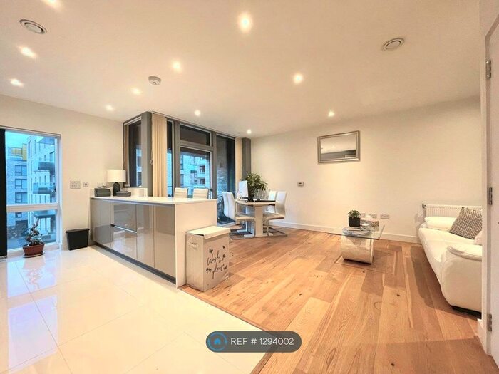 1 Bedroom Flat To Rent In Peartree Way, London SE10