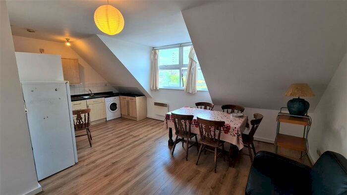 2 Bedroom Flat To Rent In High Street, Edgware, HA8