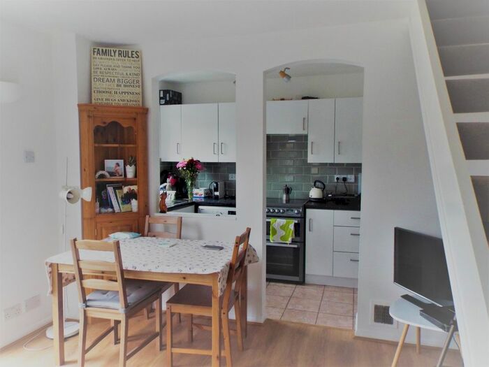 1 Bedroom Town House To Rent In Abbey Close, Wokingham, RG40