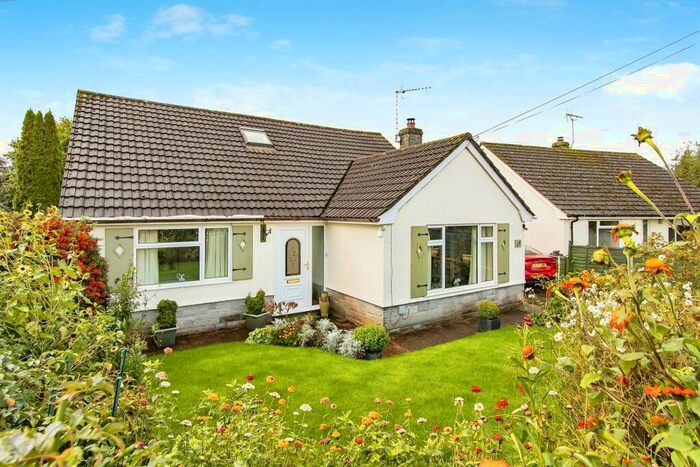 4 Bedroom Bungalow For Sale In Clarendon Close, Gillingham, SP8