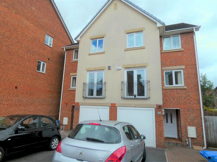 4 Bedroom Town House To Rent In Copperfield Vale, Clayton-Le-Woods, Chorley, PR6
