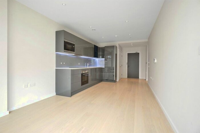 1 Bedroom Flat To Rent In Glasshouse Gardens, London, E20