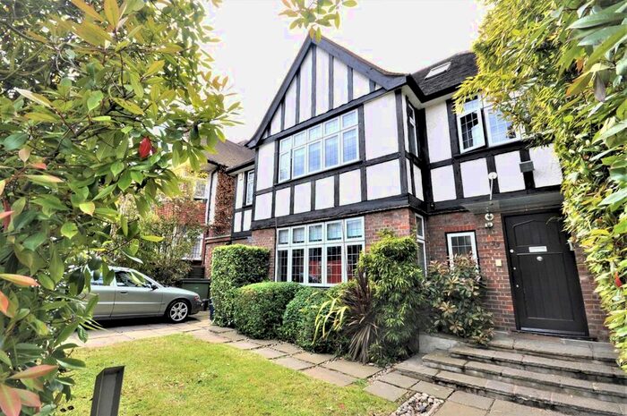 6 Bedroom Detached House To Rent In Sherwood Road, London, NW4