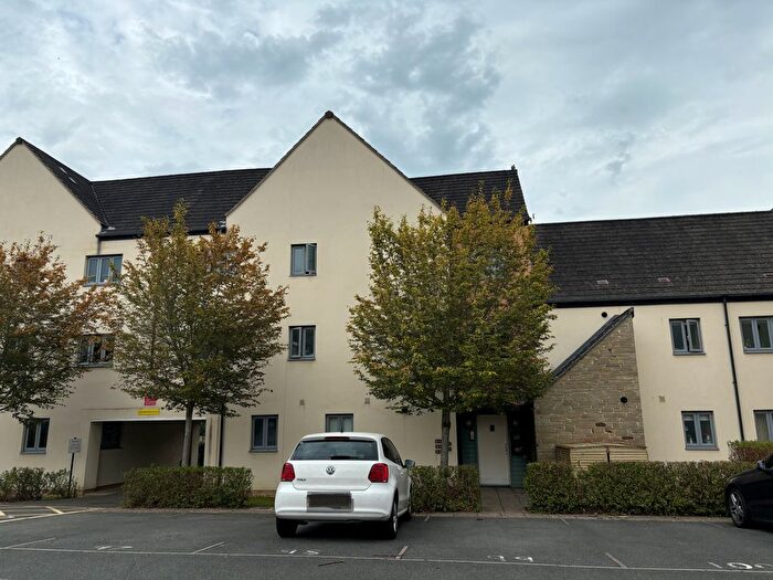 2 Bedroom Flat To Rent In Orleigh Cross, Newton Abbot, TQ12