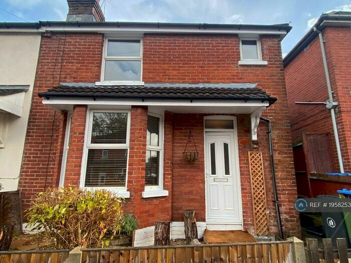 4 Bedroom Semi-Detached House To Rent In Percy Road, Southampton, SO16