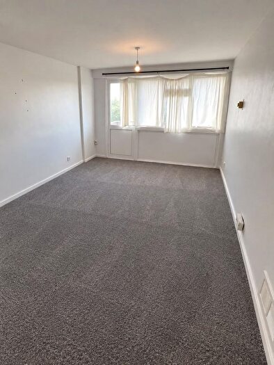 2 Bedroom Flat To Rent In Melbourne House, Yeading Lane, Hayes, UB4