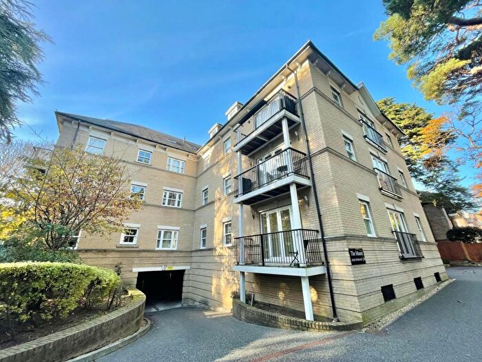 3 Bedroom Flat To Rent In The Manor, East Cliff, BH1