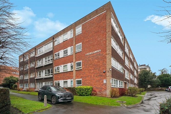 2 Bedroom Flat For Sale In Putney Hill, London, SW15