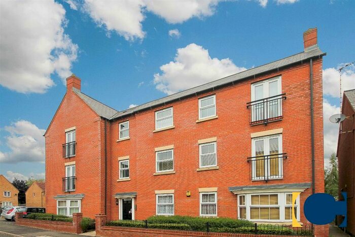 2 Bedroom Flat To Rent In Alchester Court, Towcester, NN12