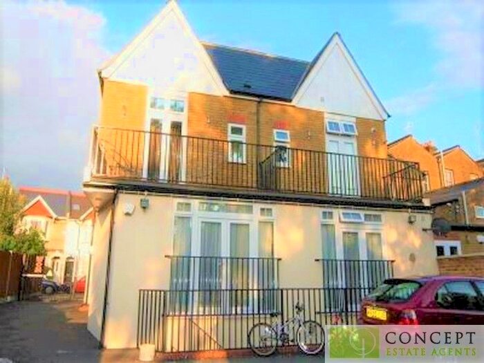 1 Bedroom Flat To Rent In Park Road, Kingston Upon Thames, KT2