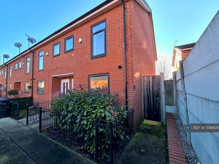 3 Bedroom End Of Terrace House To Rent In Brightsmith Way, Swinton, Manchester, M27