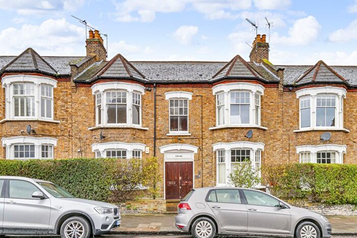 2 Bedroom Flat To Rent In St Ann's Hill, Wandsworth, SW18
