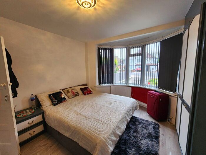 3 Bedroom Bungalow To Rent In Candover Close, Harmondsworth, West Drayton, UB7