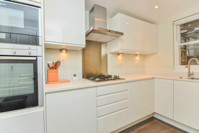 1 Bedroom Flat For Sale In Hyde Park Gate, South Kensington, London, SW7