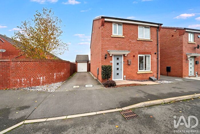 3 Bedroom Detached House For Sale In Field Sidings Way, Kingswinford, DY6