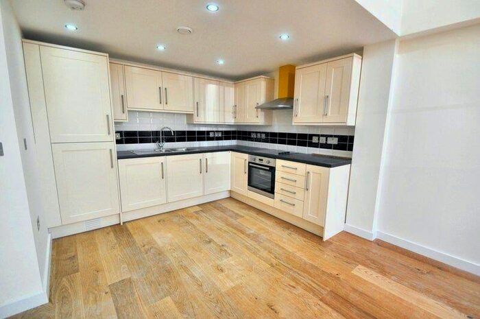 2 Bedroom Flat To Rent In Holloway Road, N7