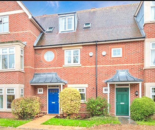 4 Bedroom Semi-Detached House To Rent In Stone Meadow, Oxford, Oxfordshire, OX2