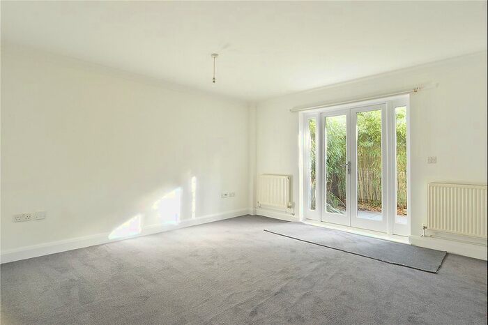 1 Bedroom Flat To Rent In Blenheim Grove, Peckham Rye, London, SE15