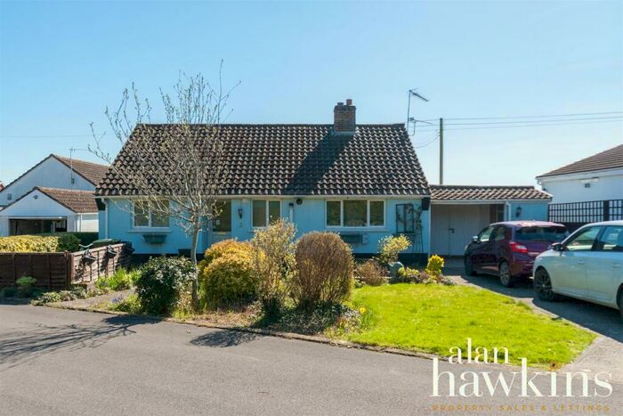 2 Bedroom Detached Bungalow For Sale In Windsor Close, Hook, SN4
