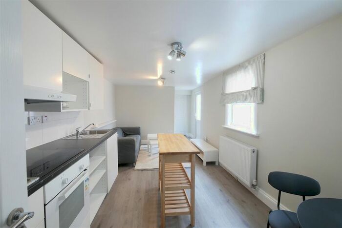 3 Bedroom Flat To Rent In Colworth Road, Leytonstone, E11